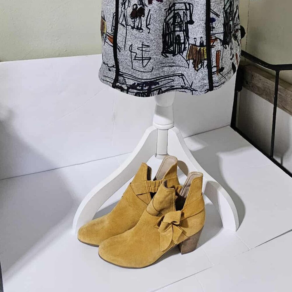 Diba Suede Ankle Boots – Women’s 7.5 – Western Heel – Excellent Condition